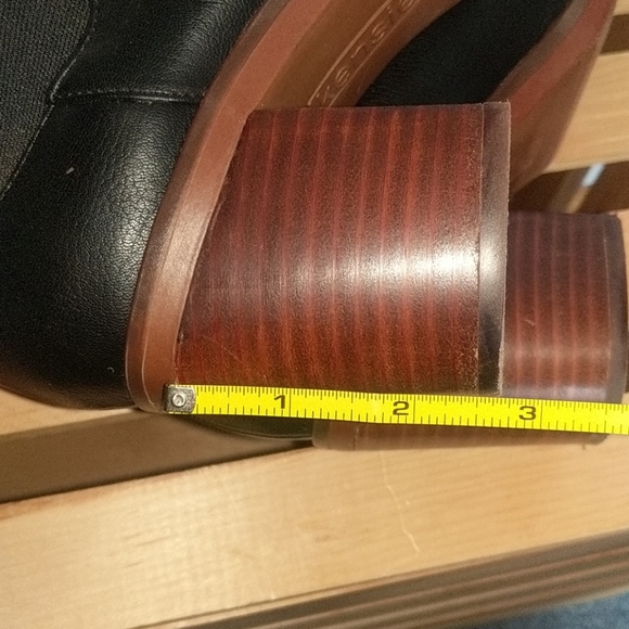 Kensie Black Chelsea Boots - Picture 9 of 10